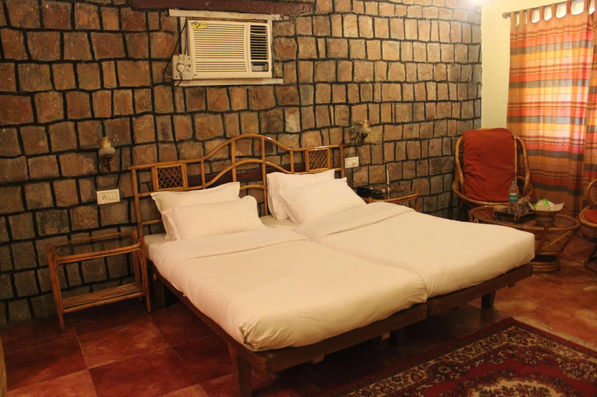 ไทเกอร์ เทรล รีสอร์ต Hotel Tala  ภายนอก รูปภาพ